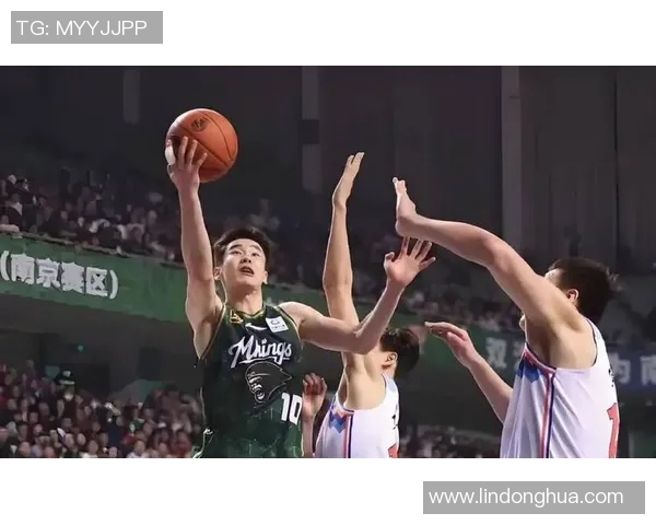 郭昊文：从篮球新星到未来巨星的成长之路与挑战